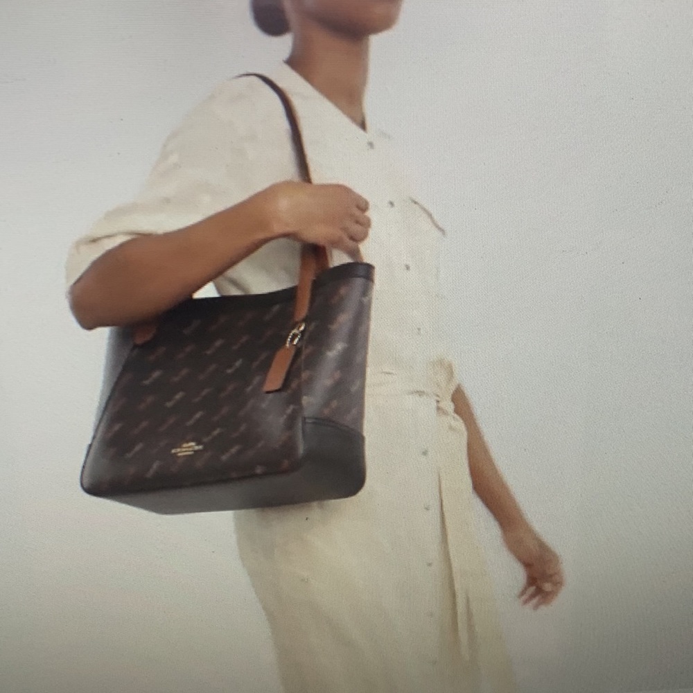 🆕Coach Tote With Horse And Carriage Dot Print Purse - Picture 5 of 14